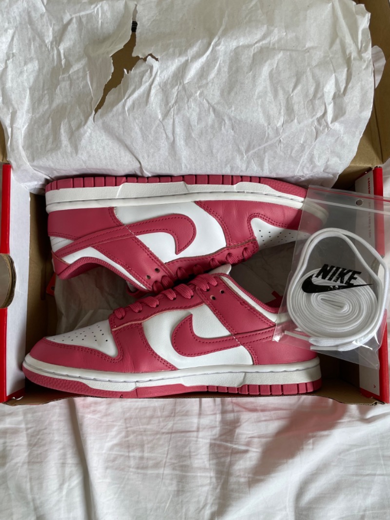 Nike Dunk Low Archeo Pink — 35, Usado