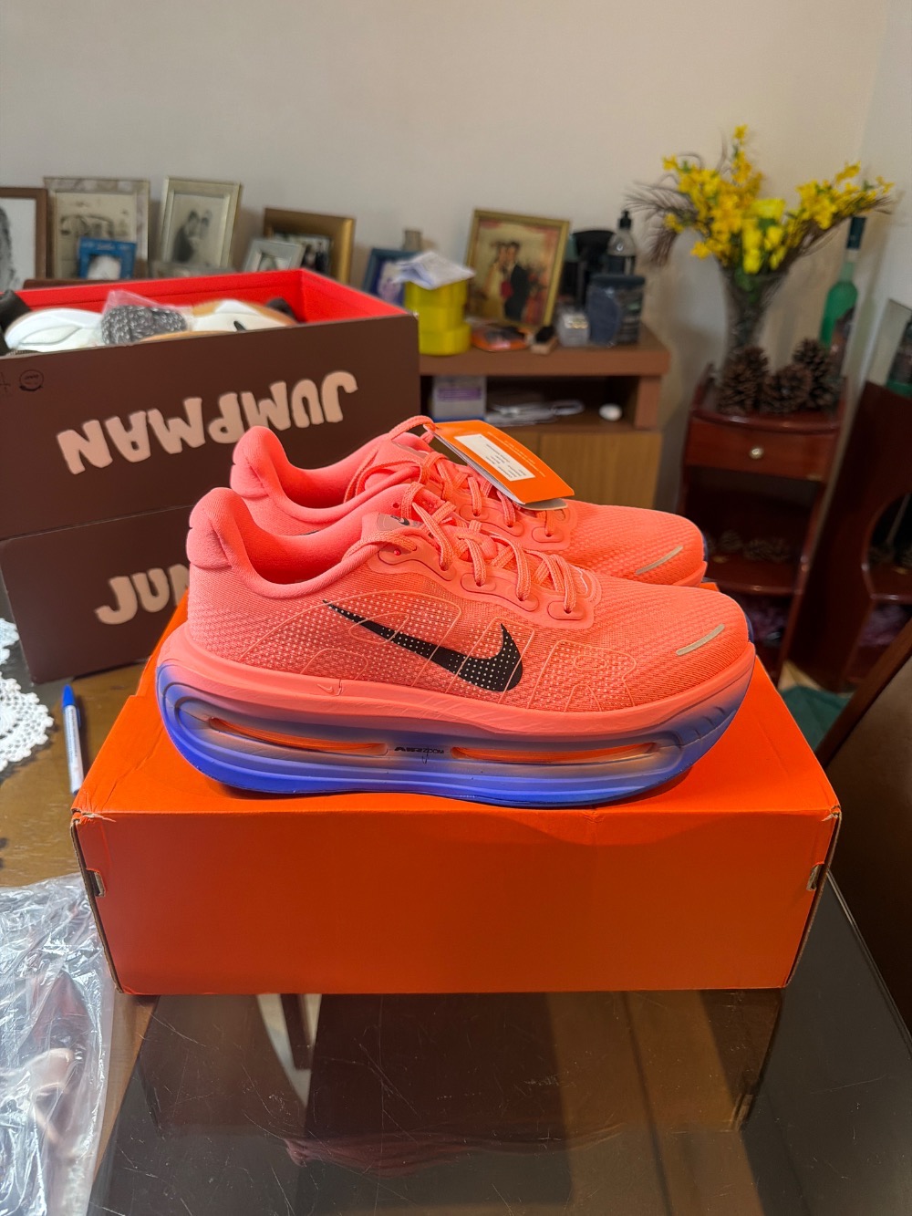 Nike Vomero Premium Atomic Pink Racer Blue Crimson Tint Black — 42, Novo