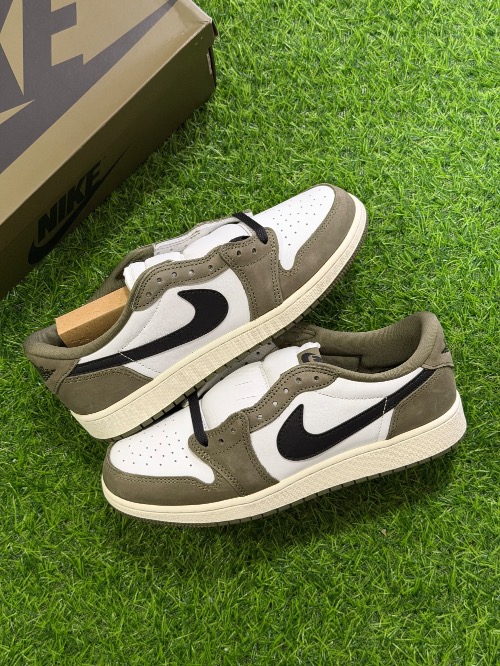 Air Jordan 1 Low OG Medium Olive — 40, Novo