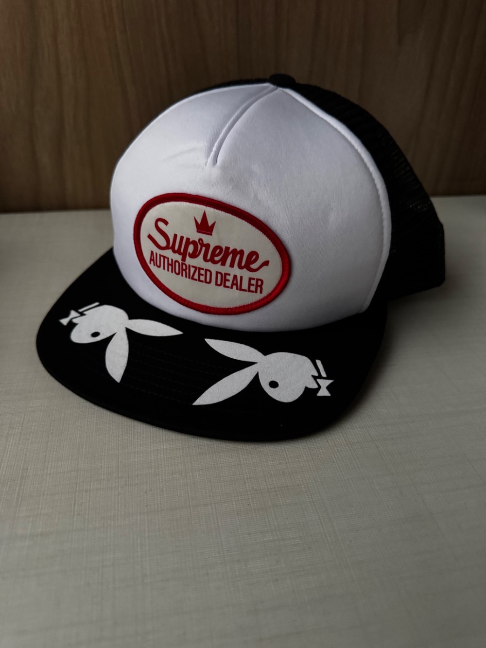 Playboy x Supreme Boné Mesh Back 5-Panel Black SS26-W3 — Único, Novo