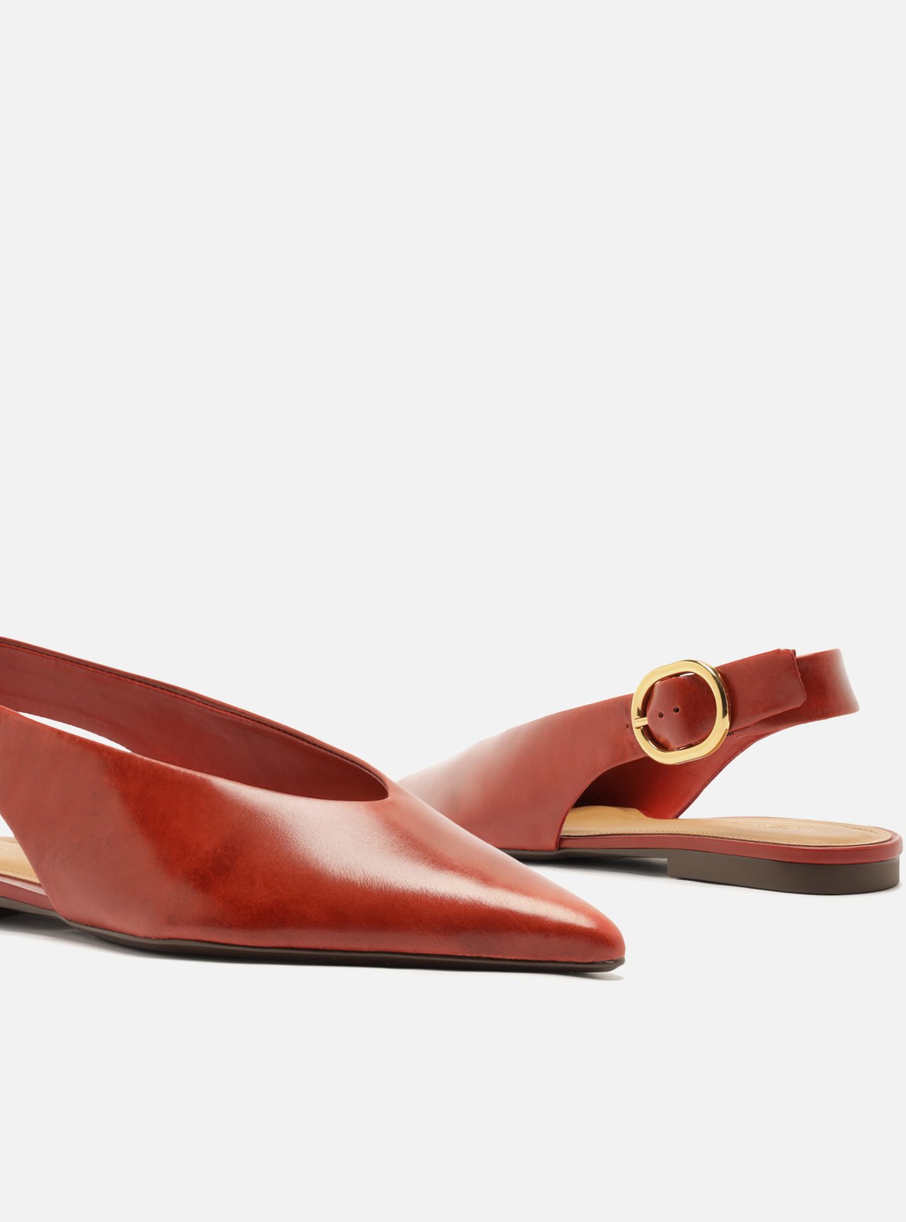 Foto 4 de Sapatilha Marrom Couro Bico Fino Fivela Slingback