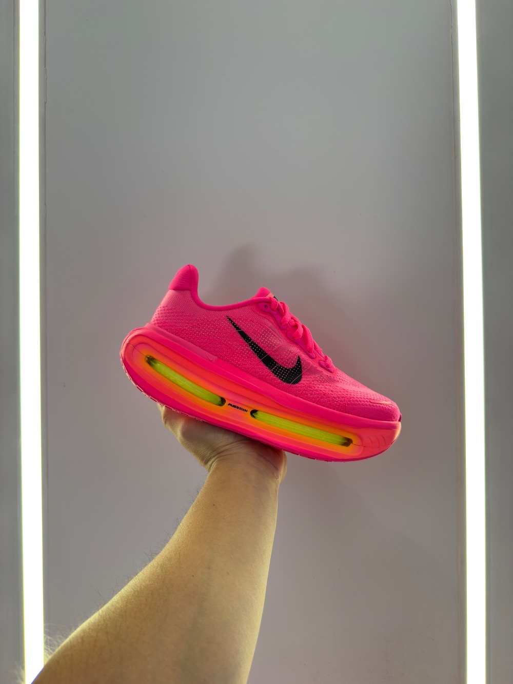 Nike Vomero Premium Hyper Pink Black — 39, Novo