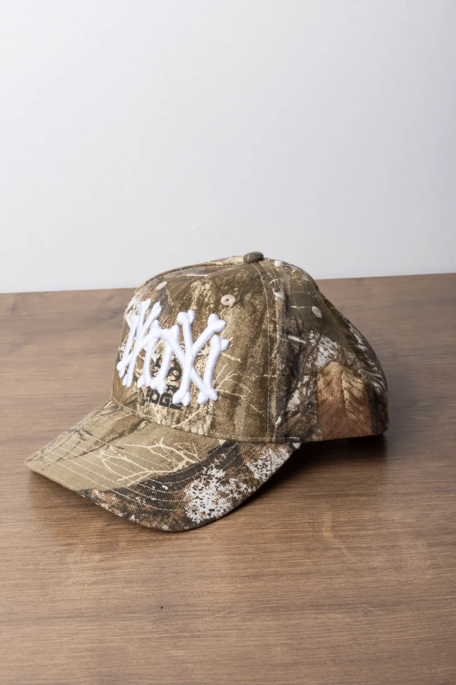 Boné oMA Studios NY NY Bones Curved Brim Realtree — Único, Novo