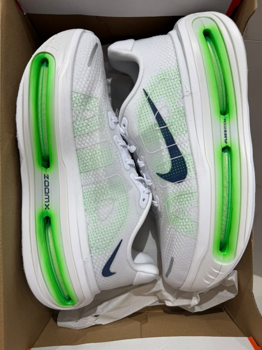 Nike Vomero Premium Green Spark — 41, Novo