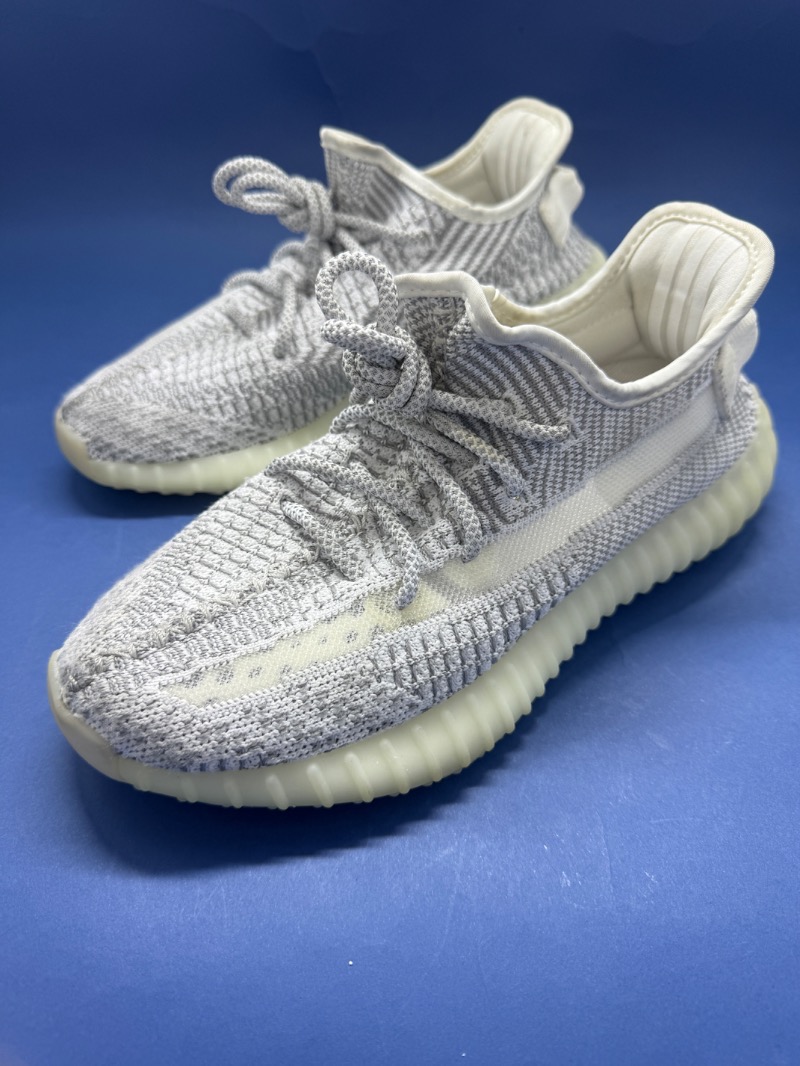 Foto 3 de Yeezy 350 V2 Static Non-Reflective (2023) — 36, Usado