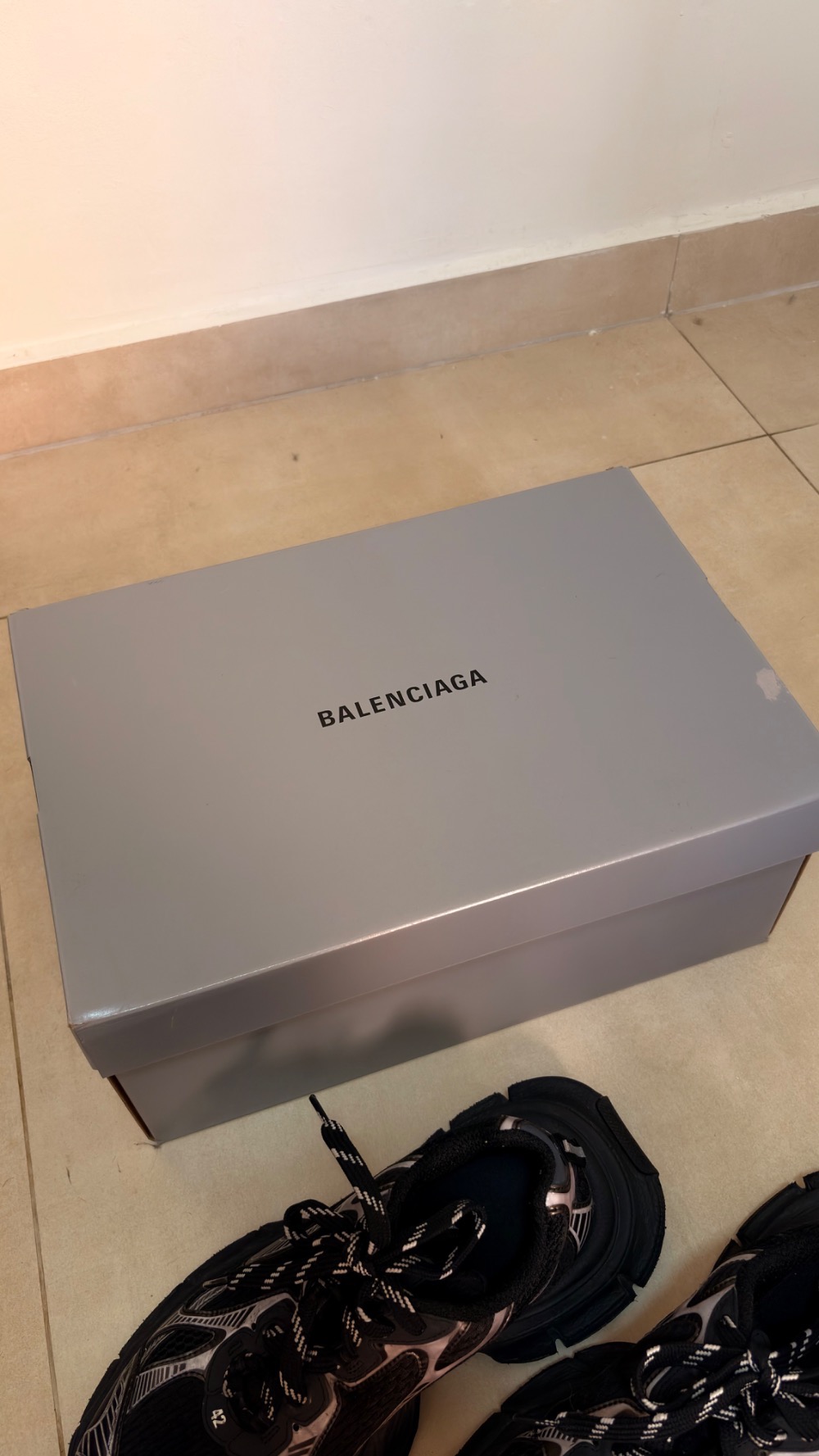 Balenciaga 3XL Distressed Mesh Black White — 42, Usado