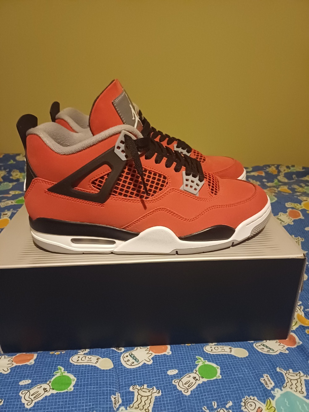 Air Jordan 4 Retro Toro Bravo (2026) — 42, Usado