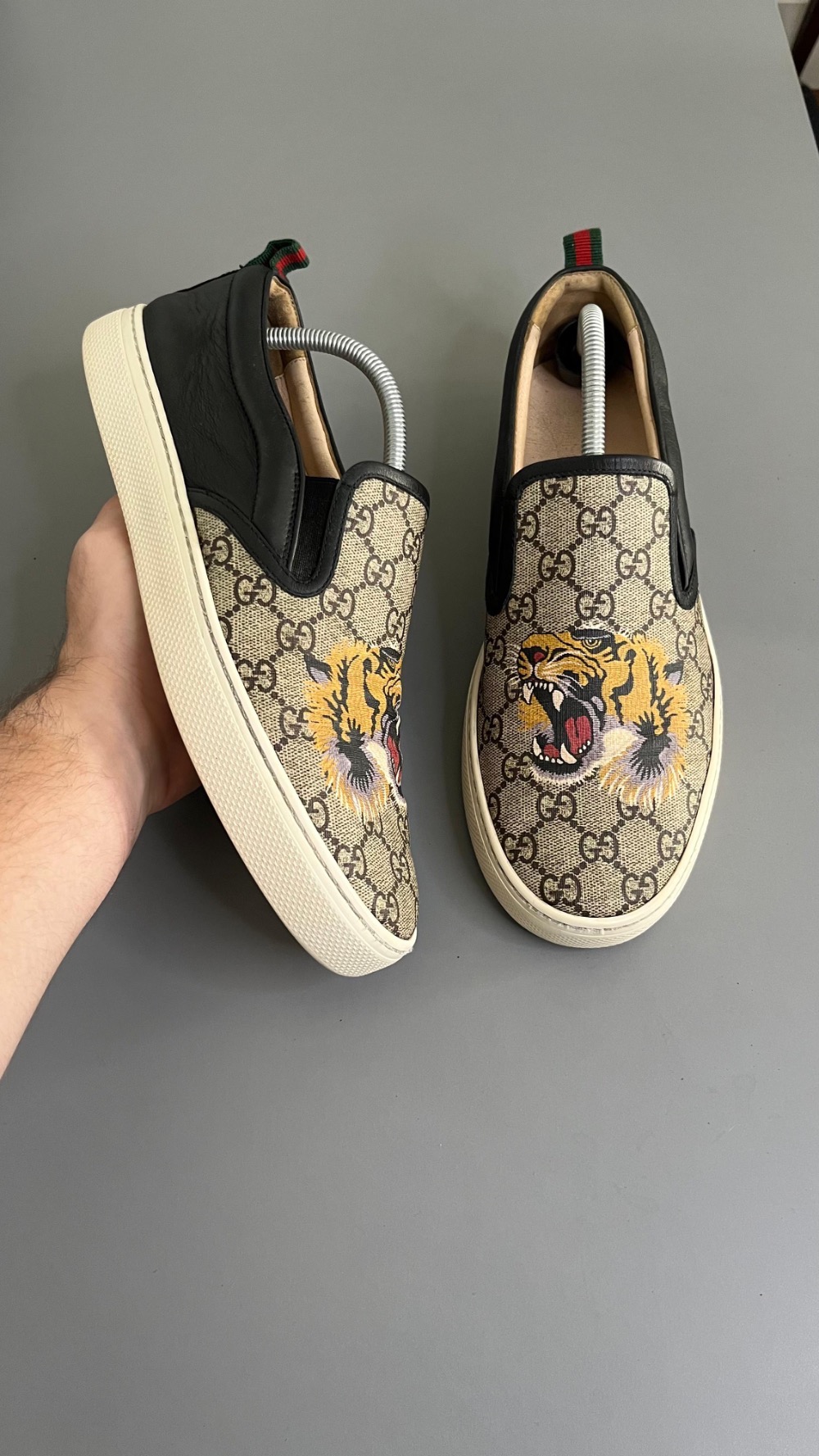 Gucci Vintage GG Supreme Slip-On Tiger — 42, Usado