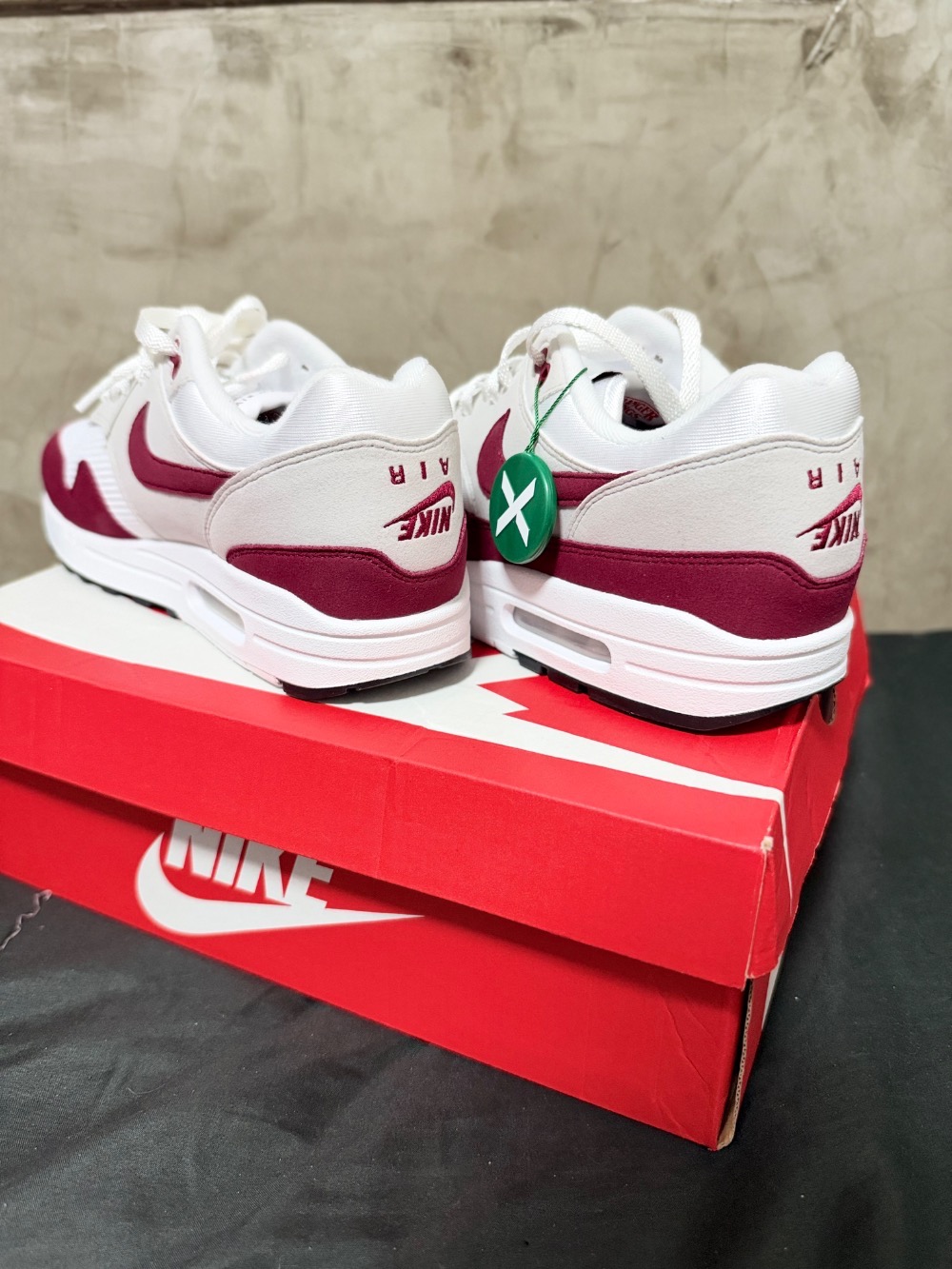 Stranger Things x Nike Air Max 1 '87 Steve Harrington — 43, Novo