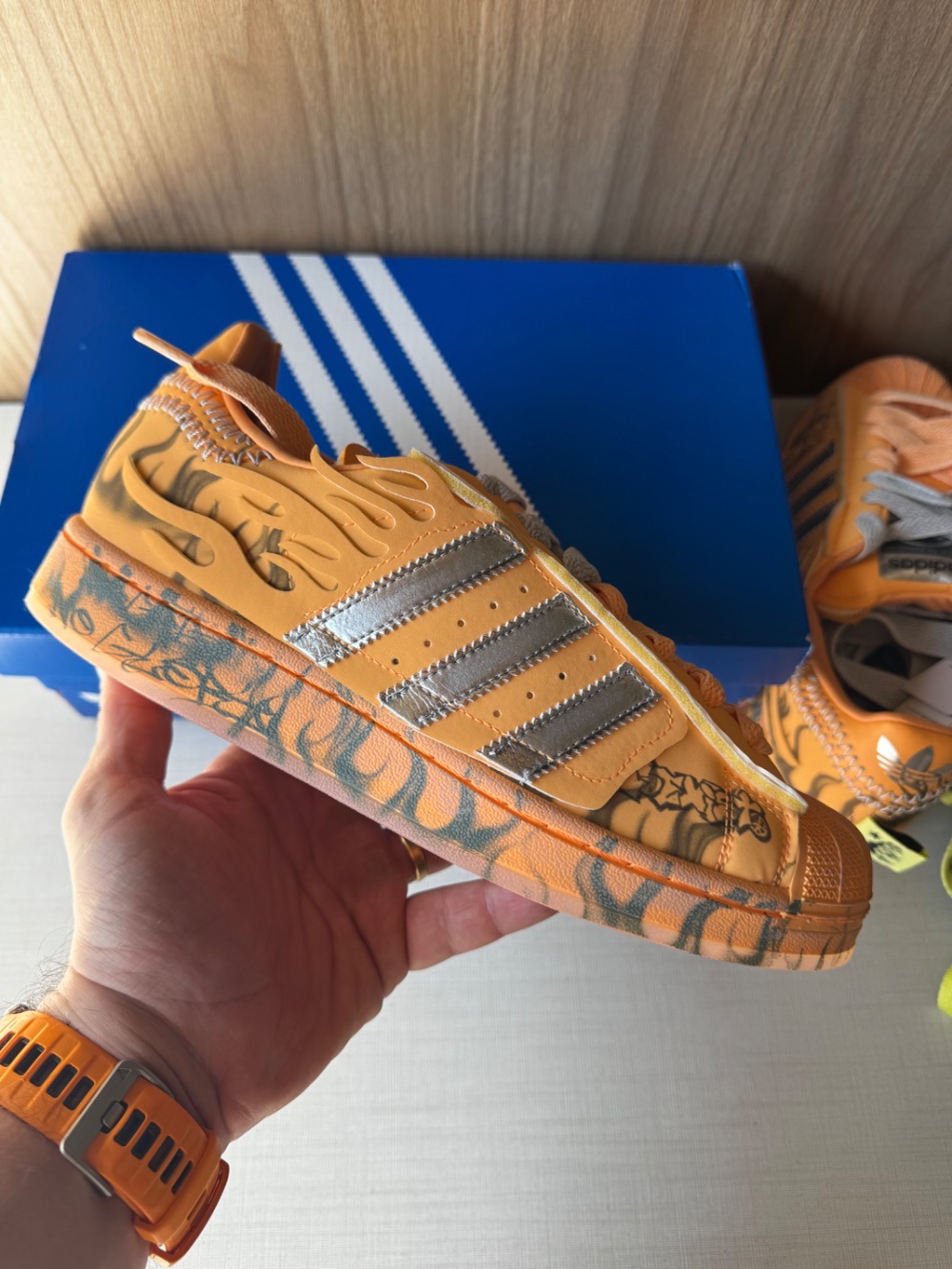 Hellstar x adidas Superstar II Hazy Orange Silver Metallic Core Black — 39, Novo