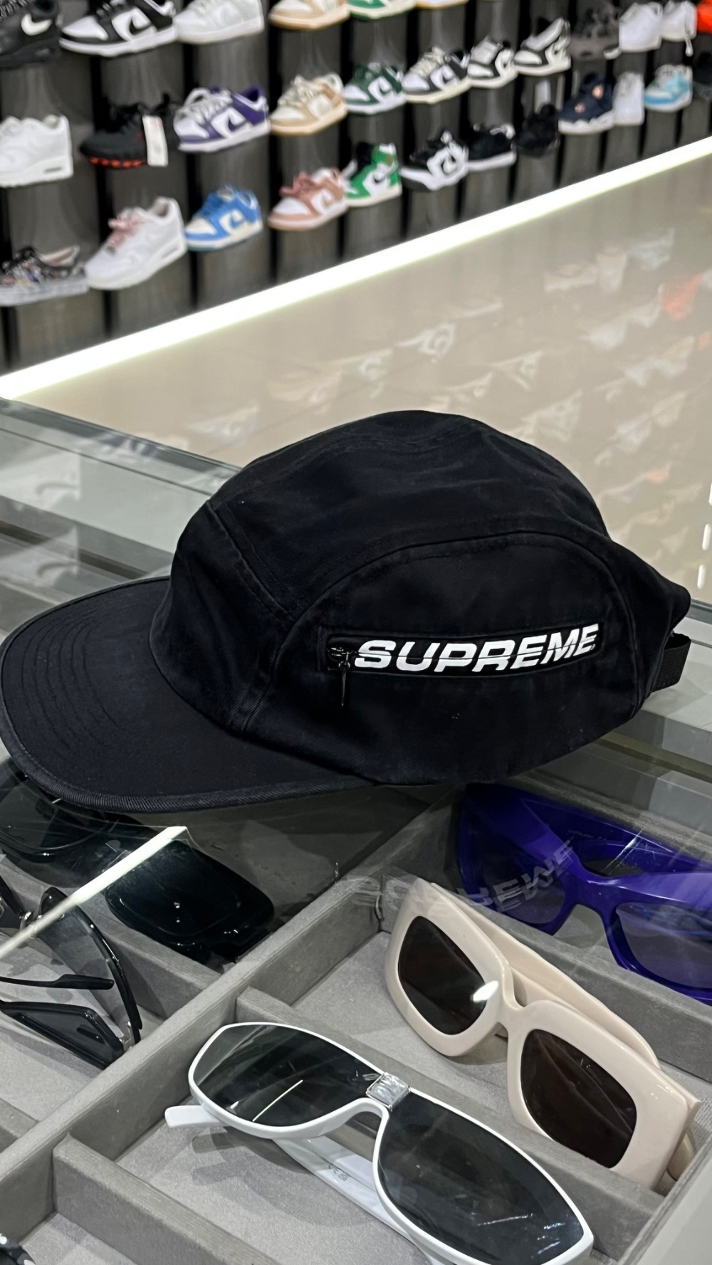 Boné Supreme Side Zip Camp Black SS26-W9 — Único, Novo