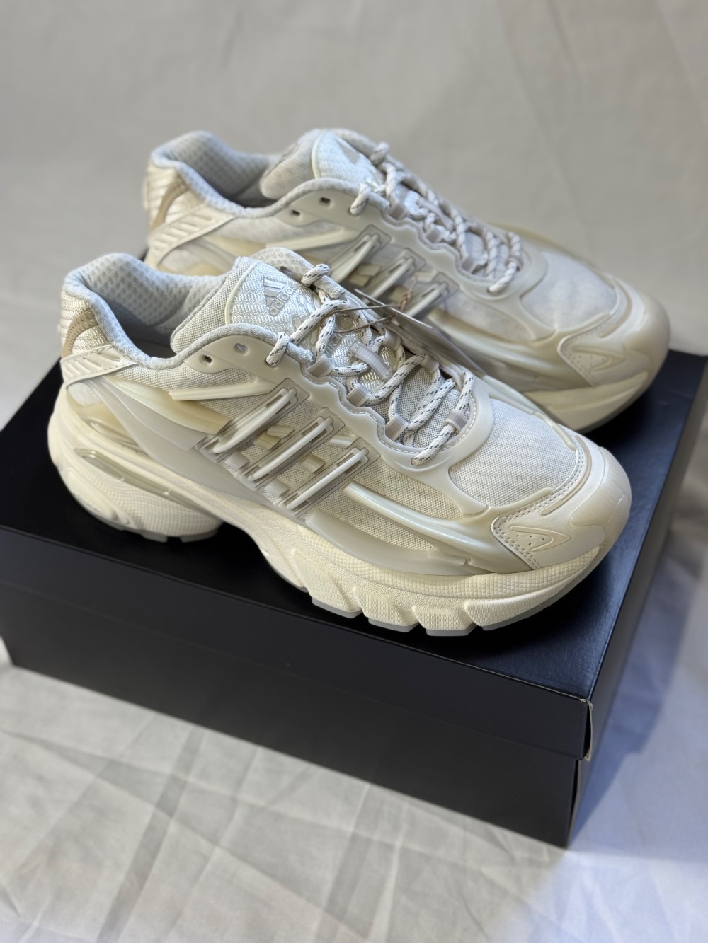 Pharrell Williams x adidas Adistar Jellyfish Chalk White — 42, Novo