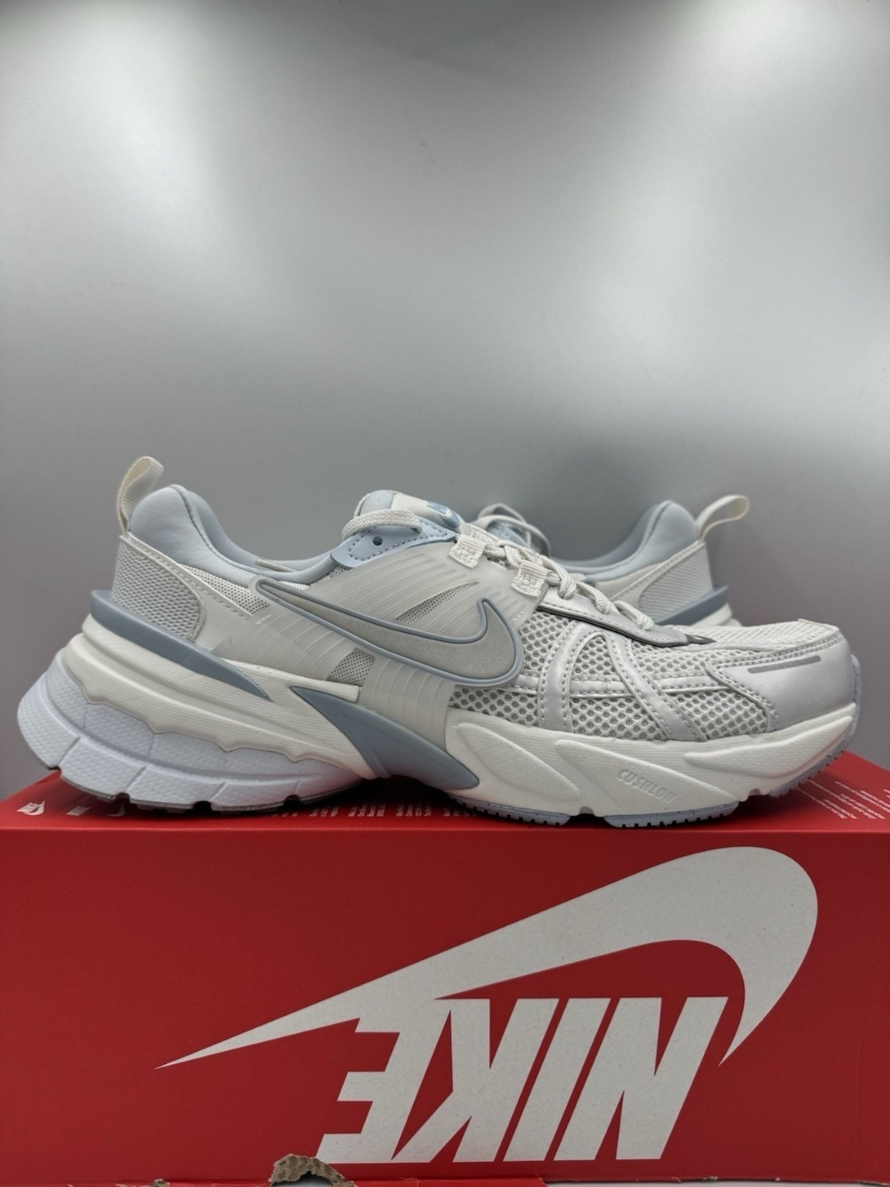Nike V2K Run White Platinum Tint — 34 / 35 / 35.5 / 36 / 37 / 38 / 39 / 39.5 / 40 / 40.5 / 41 / 42 / 42.5, Novo