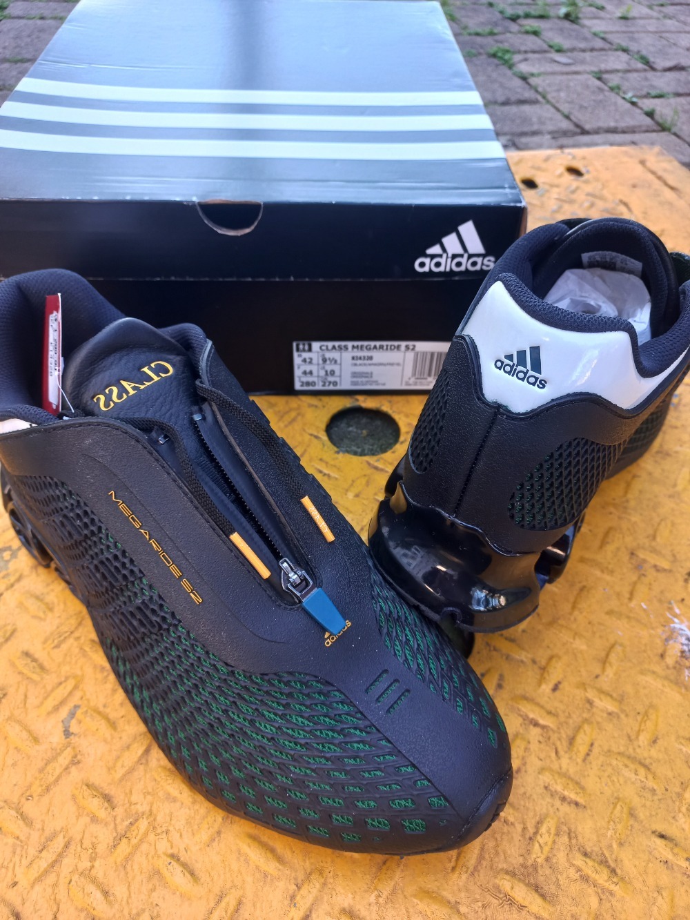 Class x adidas Megaride S2 Core Black Amazon Green — 42, Novo