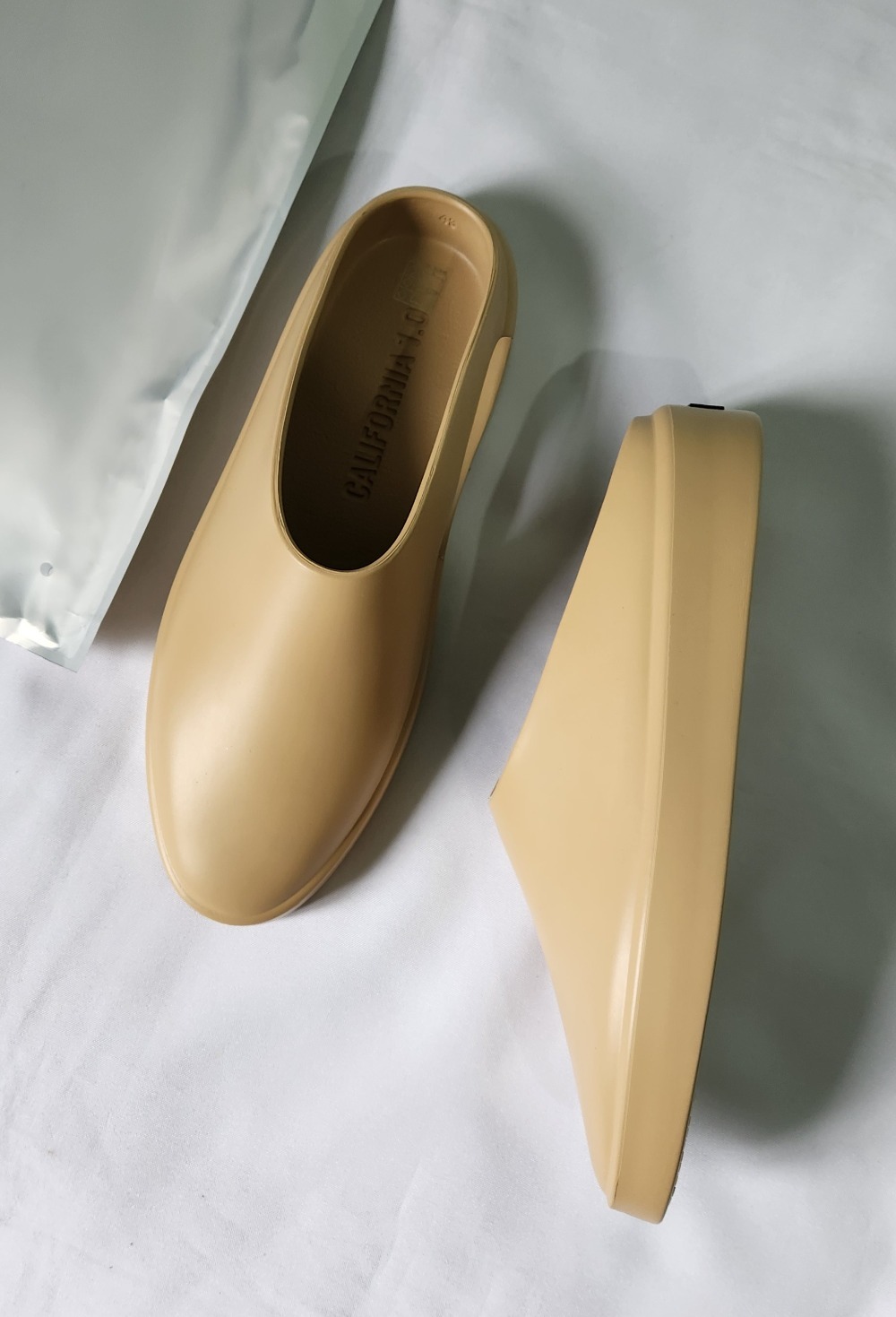 Fear of God California 1.0 Slip-On Travertine — 42, Novo