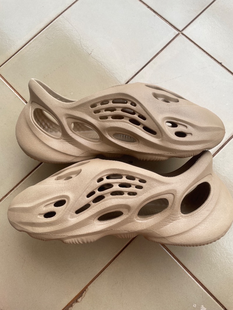 Foto 3 de Yeezy Foam Runner Ochre — 40.5, Usado