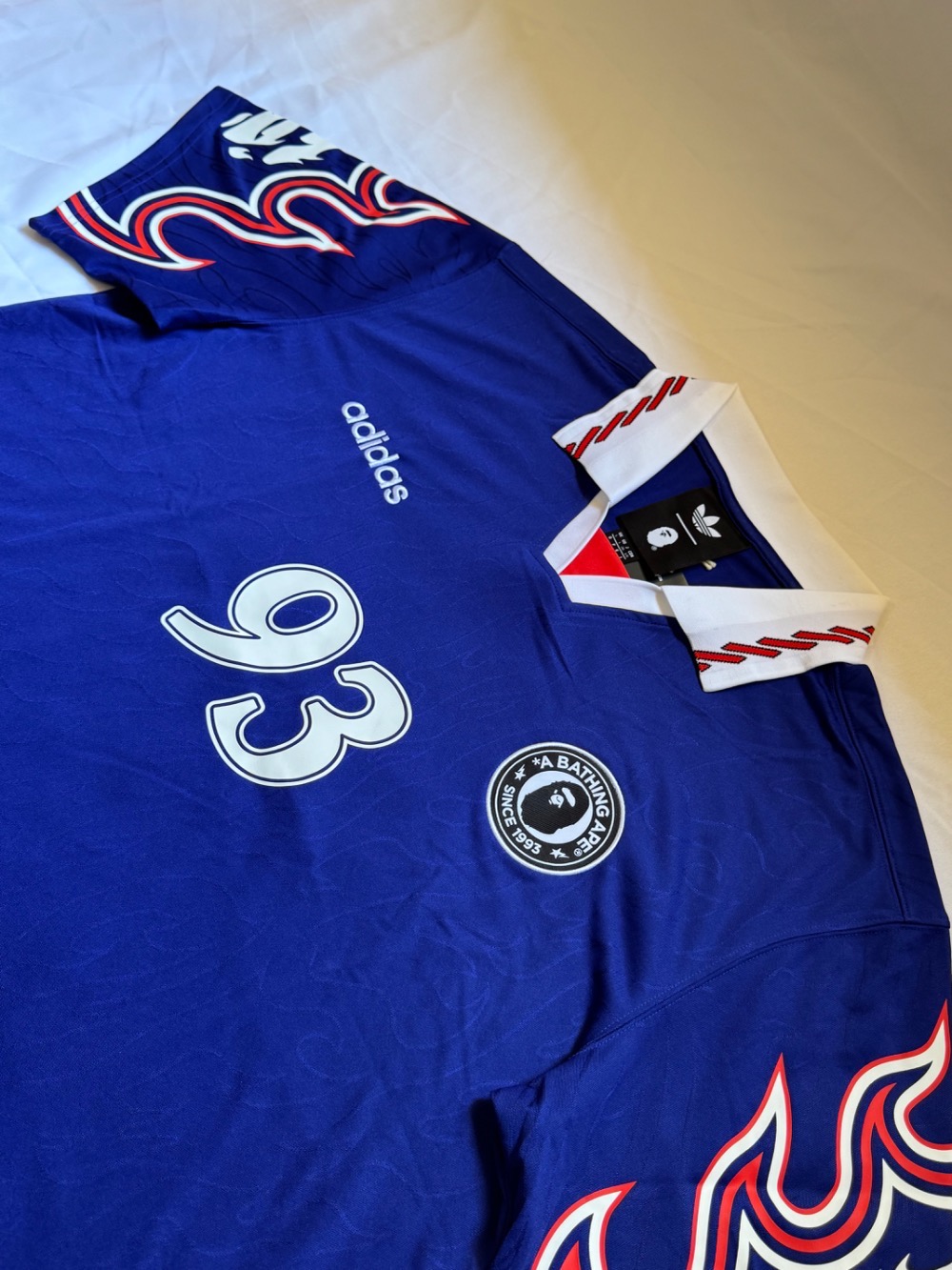 BAPE x adidas Camisa SSL Flame Japan Blue — P, Novo