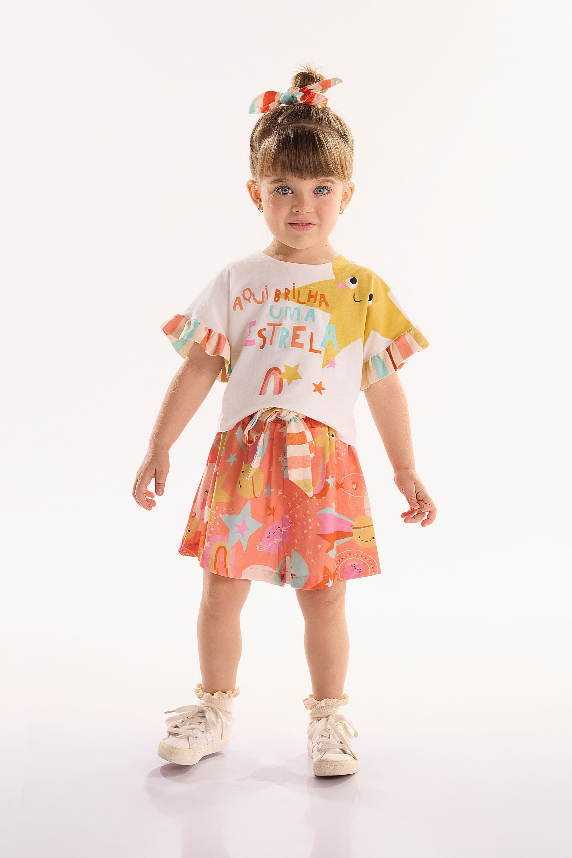 Conjunto Interestelar com Blusa e Short Infantil (Off White) Três e Já — 01