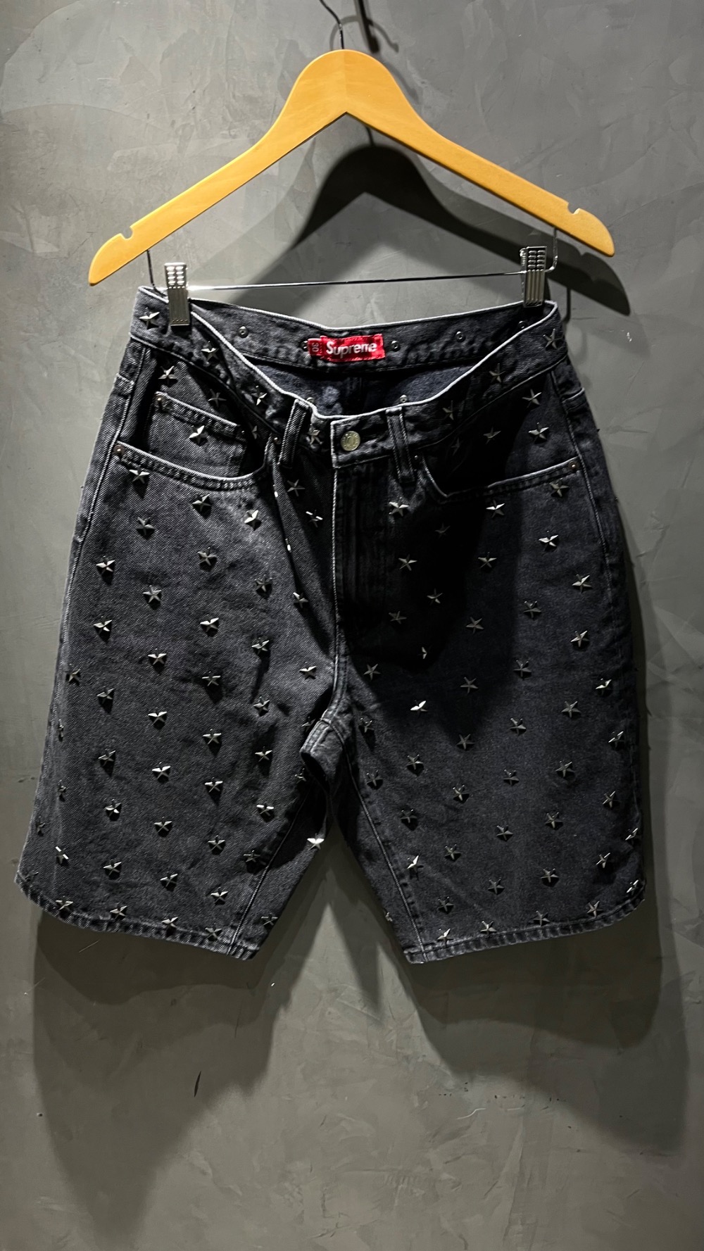 Shorts Supreme Stars Studded Baggy Denim Black SS26-W16 — 40, Novo