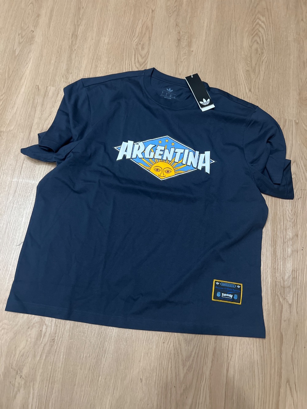 Argentina x Thrasher x adidas Camiseta Night Navy — G, Novo