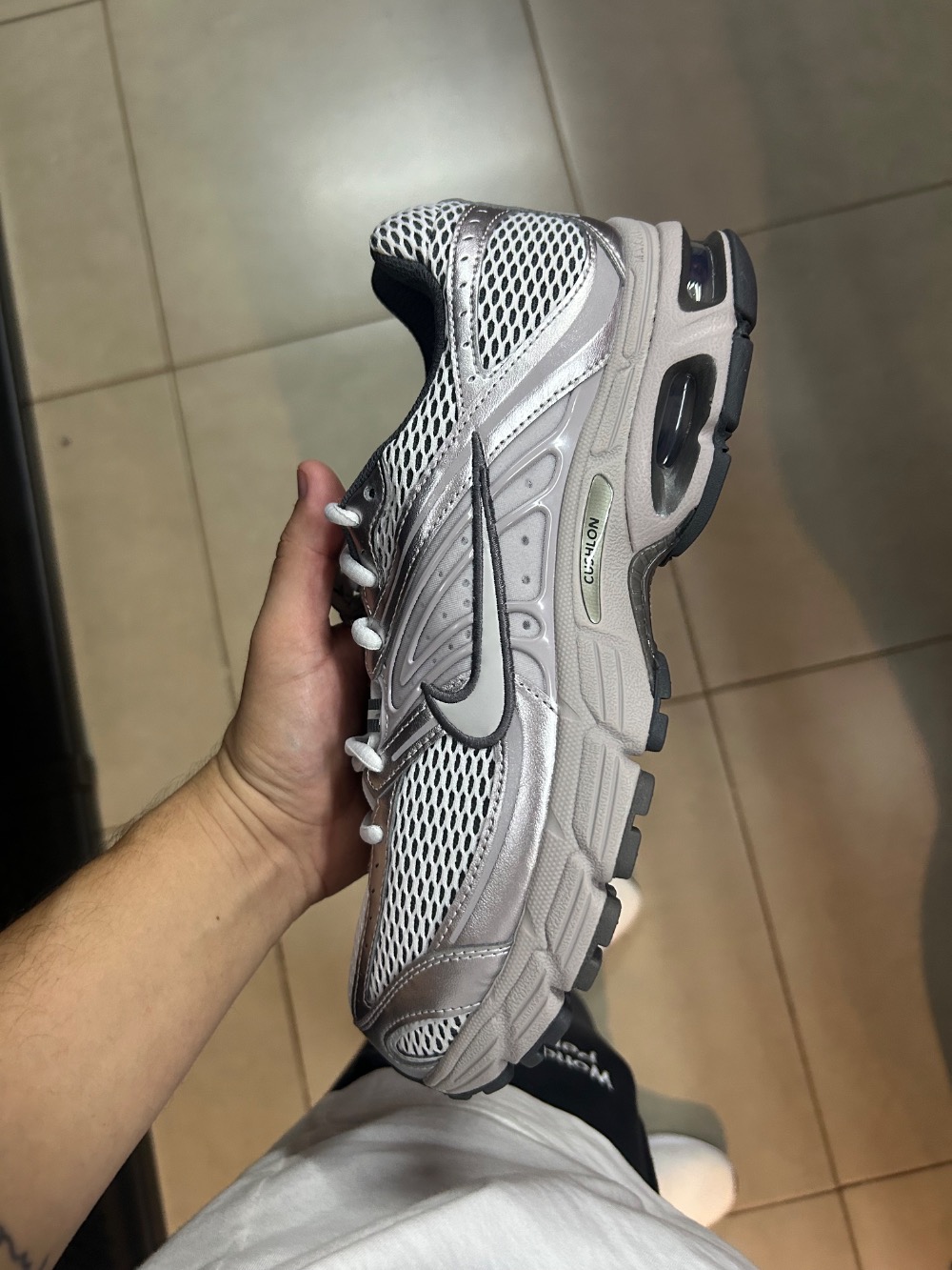 Nike Air Max Moto 2K Vast Grey Iron Grey — 39.5 / 40 / 40.5 / 41 / 42 / 42.5 / 43 / 44, Novo
