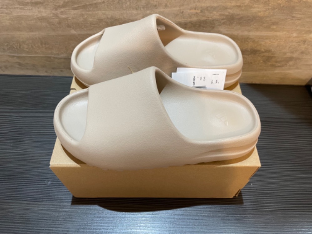 Yeezy Slide Pure (2022) — 39, Novo