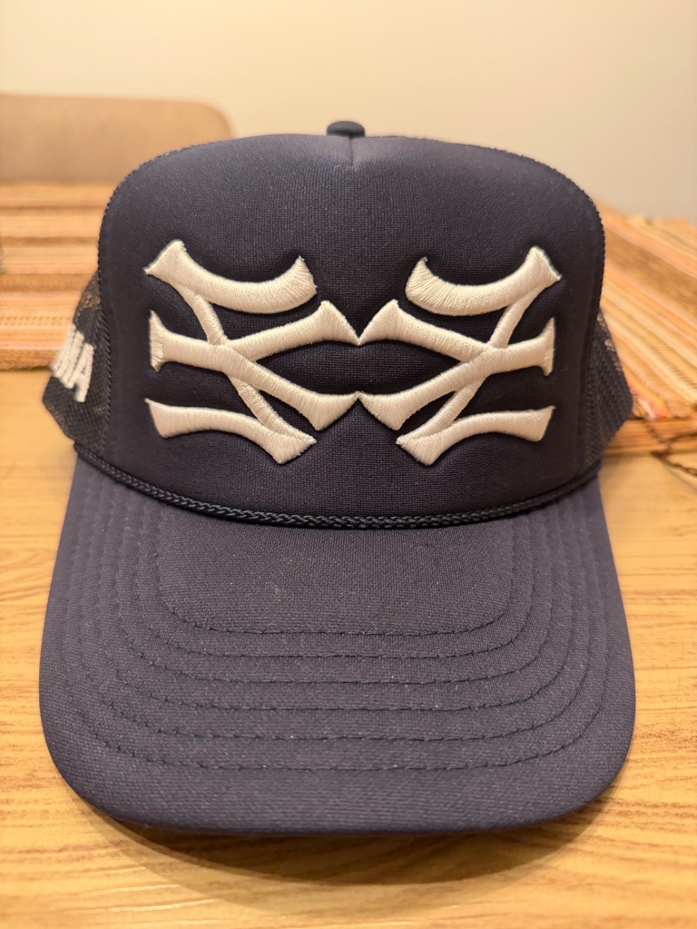 Boné oMA Studios NY NY Trucker Navy — Único, Usado