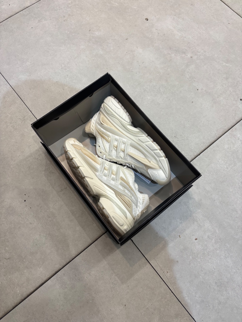 Pharrell Williams x adidas Adistar Jellyfish Chalk White — 40.5, Novo
