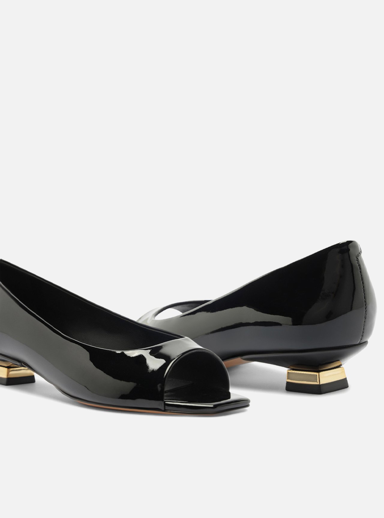 Foto 4 de Scarpin Preto Verniz Salto Bloco Metais