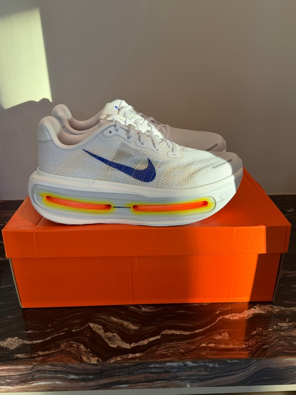 Nike Vomero Premium White Lapis Total Orange — 41, Novo