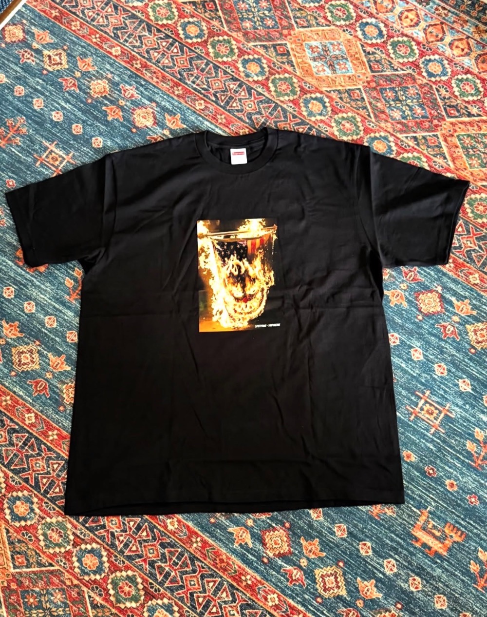Spitfire x Supreme Camiseta Flag Black SS26-W17 — XG, Novo