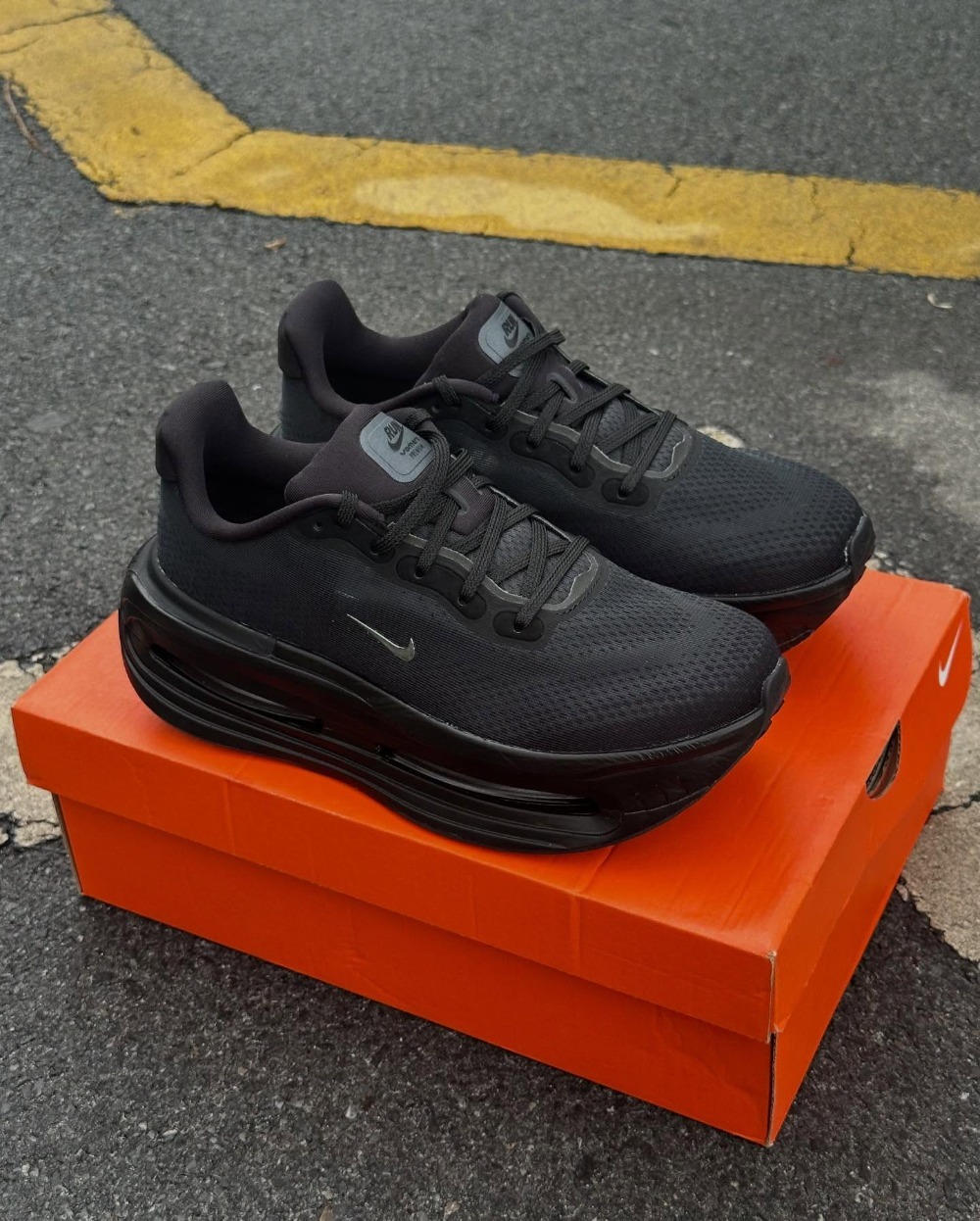 Nike Vomero Premium Black — 39.5, Novo