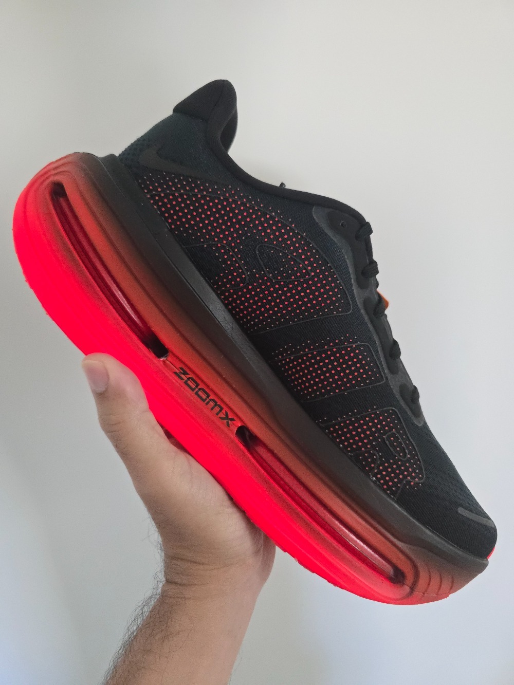 Nike Vomero Premium Black Bright Crimson — 42, Novo
