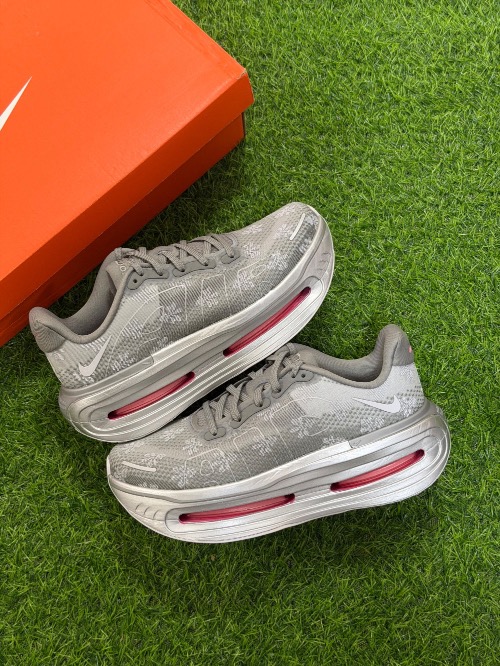 Nike Vomero Premium Geyser Grey Metallic Silver — 39, Novo