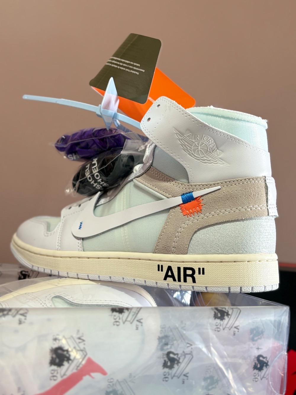 Virgil Abloh Archive x Air Jordan 1 High Retro Alaska (2026) — 43, Novo