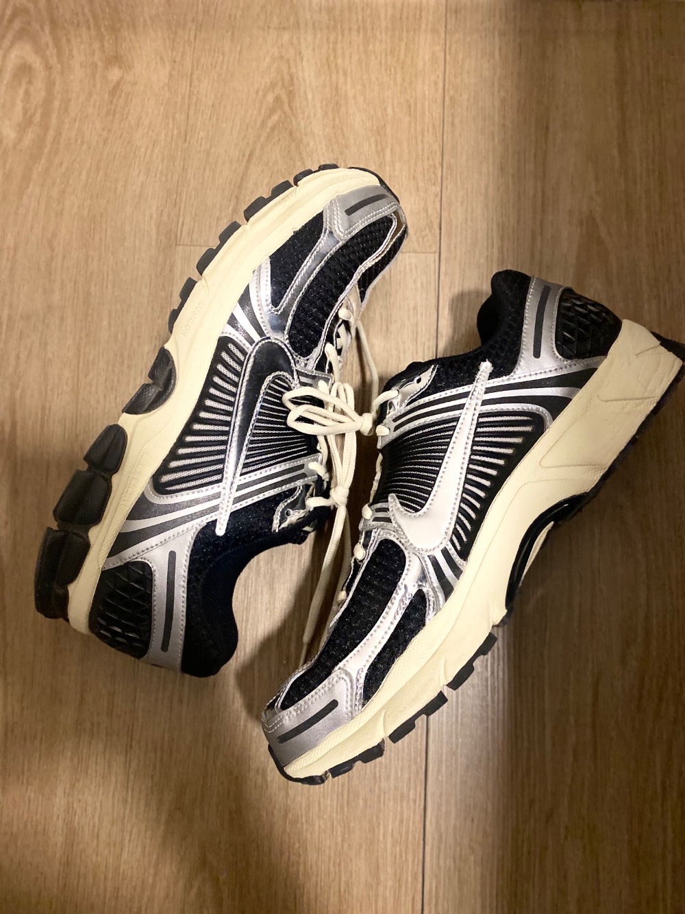 Nike Zoom Vomero 5 Black Metallic Silver — 44, Usado