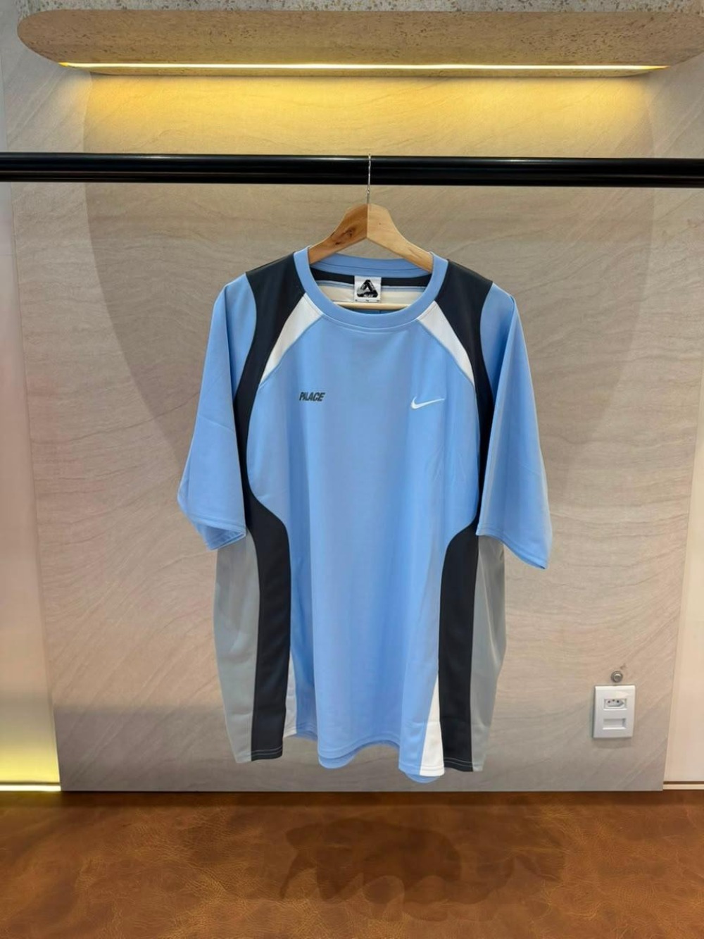 Palace x Nike Camiseta Jersey Sky Blue — M / XG, Novo