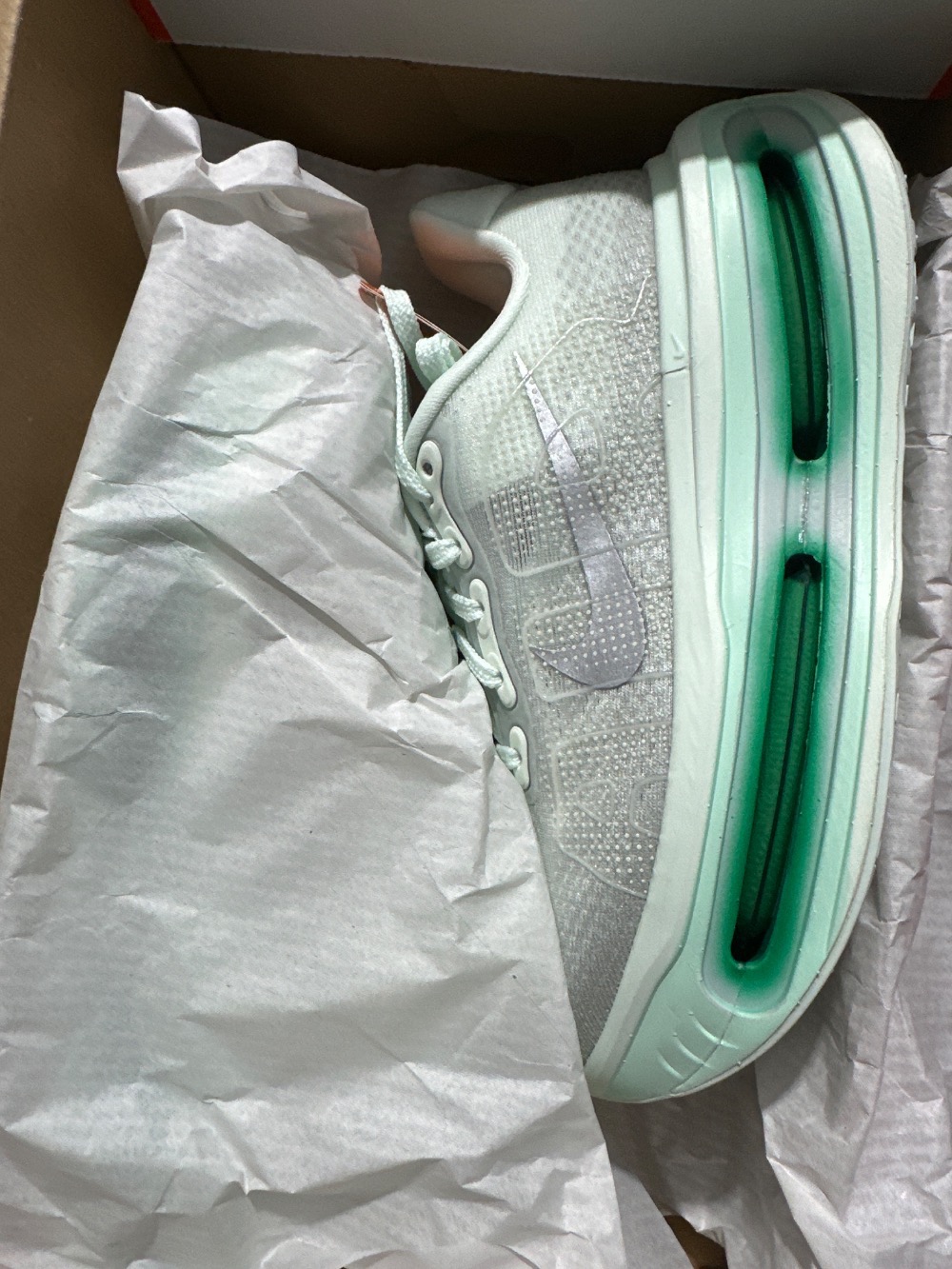 Nike Vomero Premium Barely Green Feminino — 34, Novo