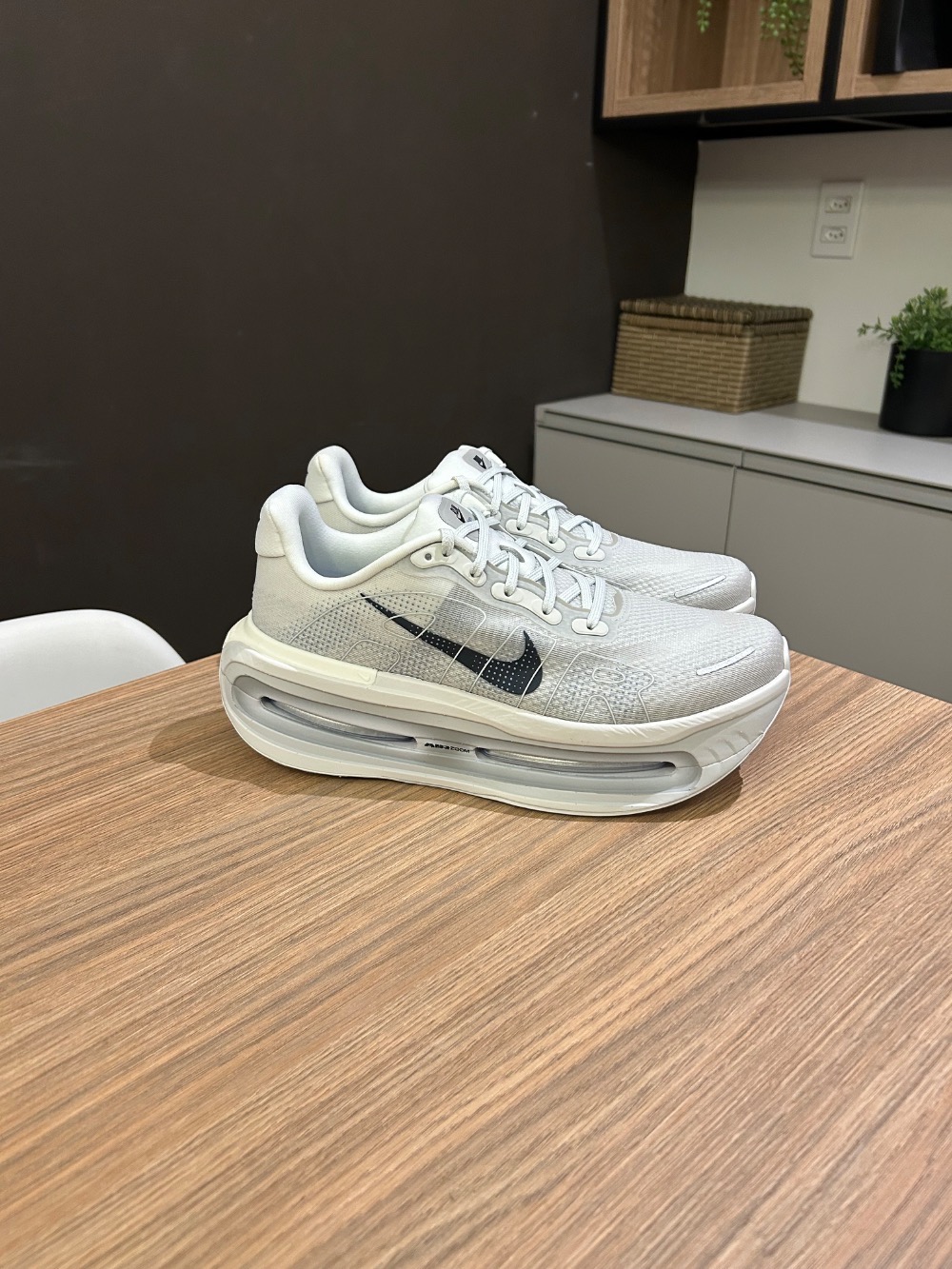 Nike Vomero Premium Off-White Grey Fog Dark Obsidian — 39.5, Novo