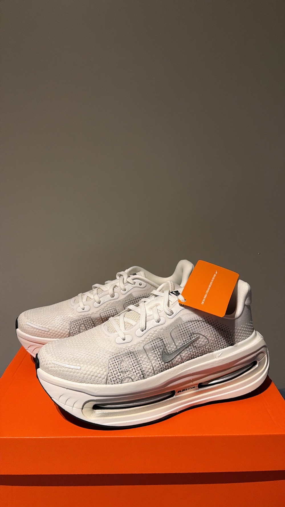 Nike Air Zoom Vomero Premium Summit White Sail — 39, Novo