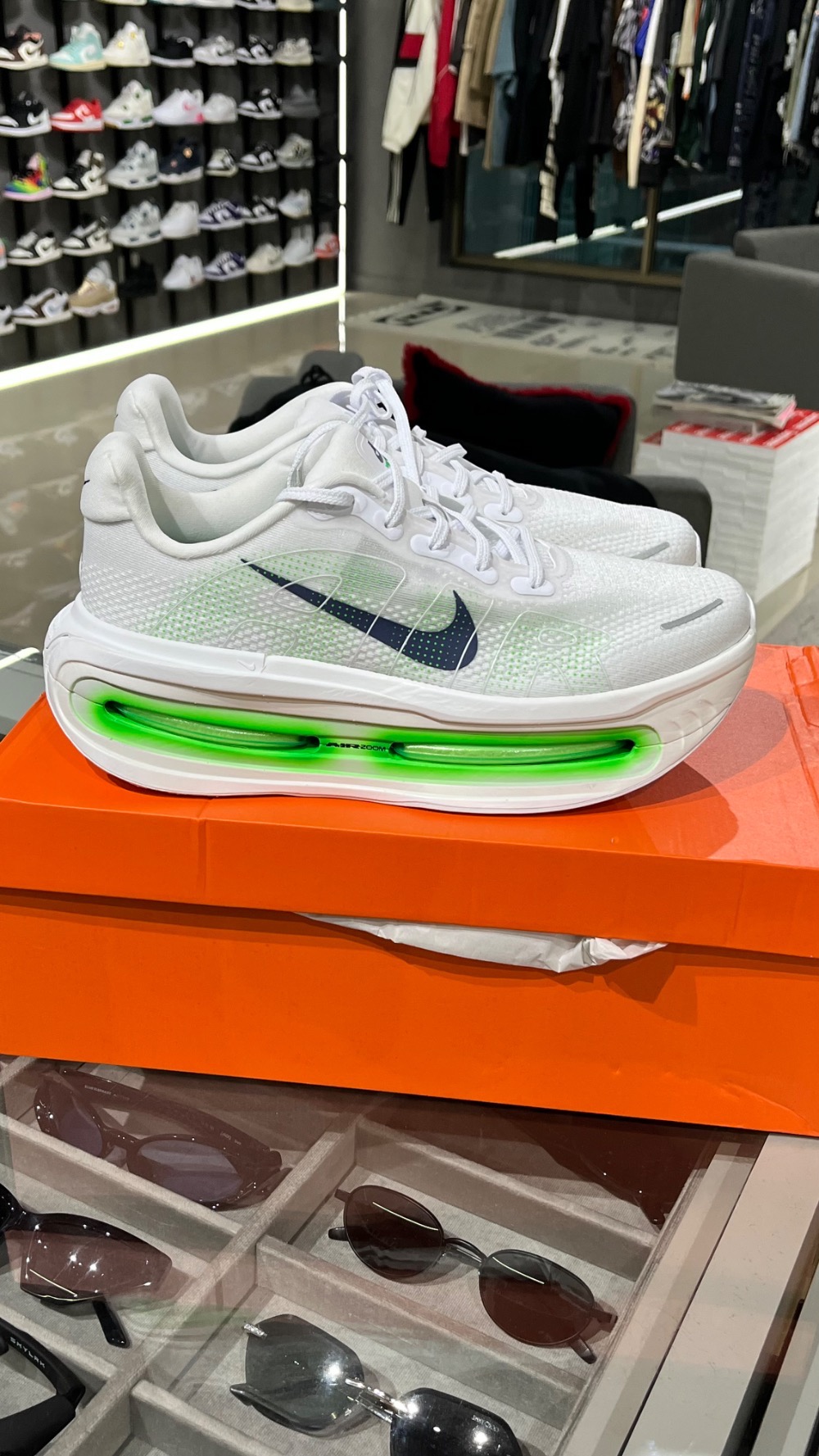 Nike Vomero Premium Green Spark — 43, Novo