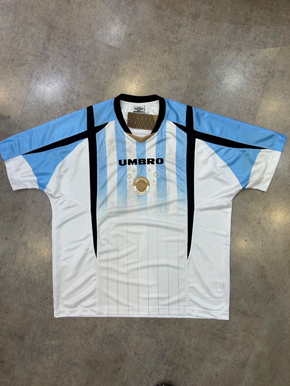 Camiseta Umbro UWN El Obelisco Argentina White Light Blue — P / G / XG / XXG, Novo
