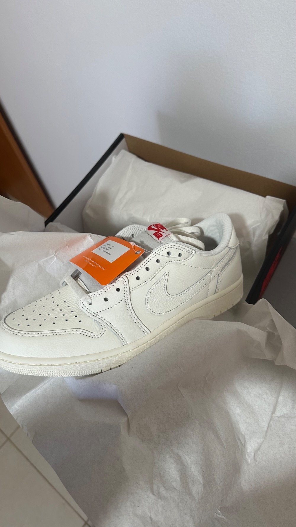 Air Jordan 1 Retro Low OG Sail University Red — 43, Novo