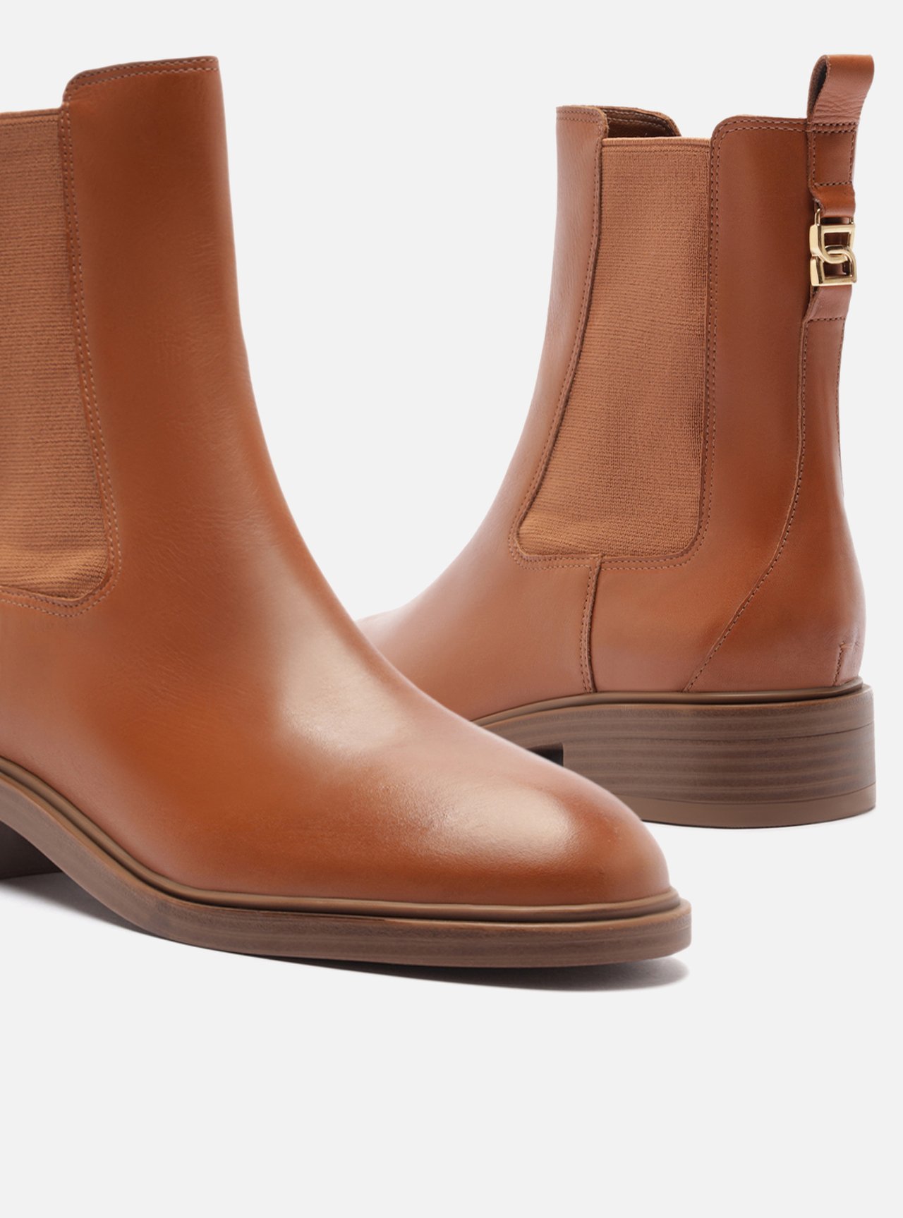 Foto 4 de Bota Chelsea Marrom Couro Salto Baixo Bloco
