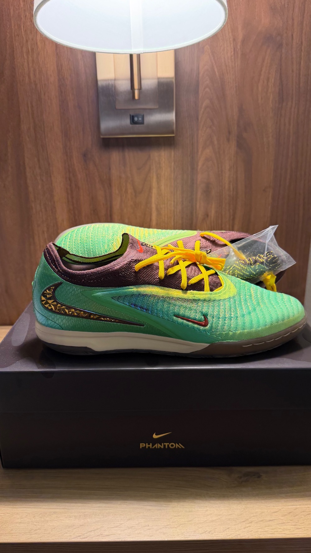 Cactus Jack x Nike Chuteira Phantom 6 Low Indoor Earth Metallic Gold — 41, Novo