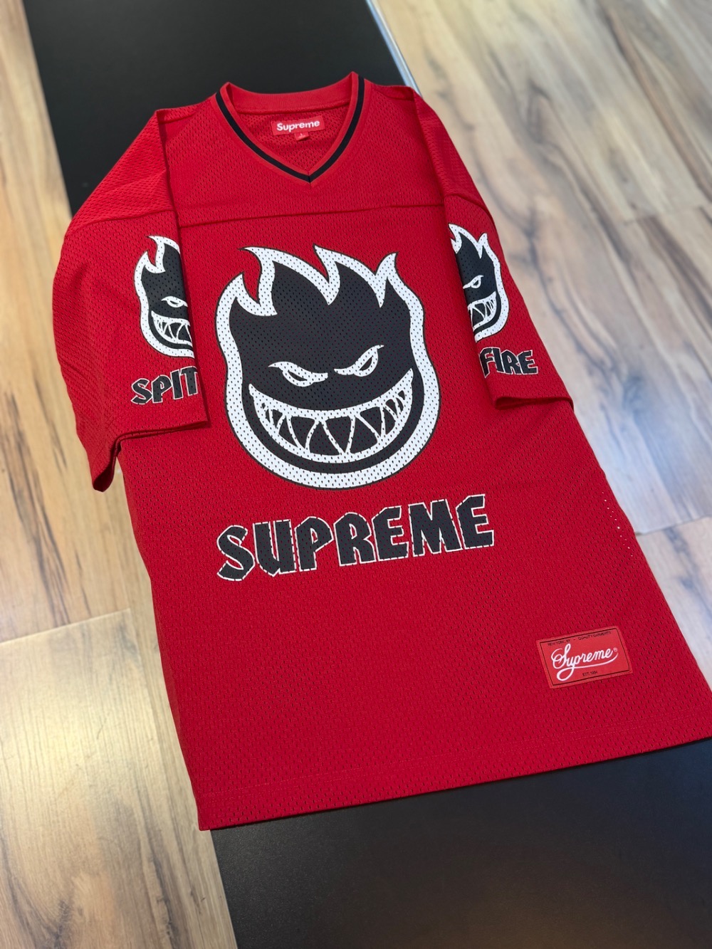 Spitfire x Supreme Camiseta Football Jersey Red SS26-W17 — G, Novo