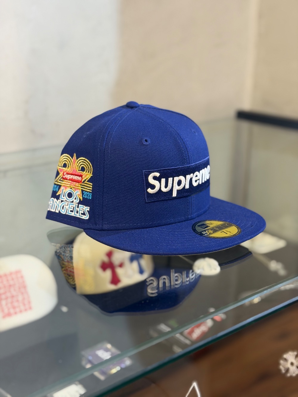 New Era x Supreme Boné Shop Box Logo Los Angeles Light Navy SS26-W1 — 7-3/8, Novo