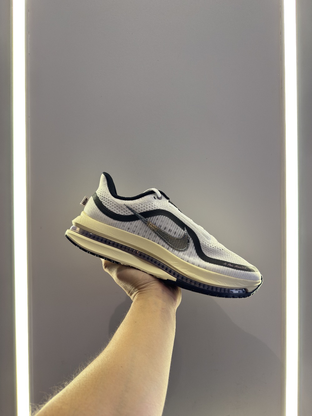 A Ma Maniére x Nike Air Zoom Pegasus Premium Summit White Burgundy Crush — 43, Novo