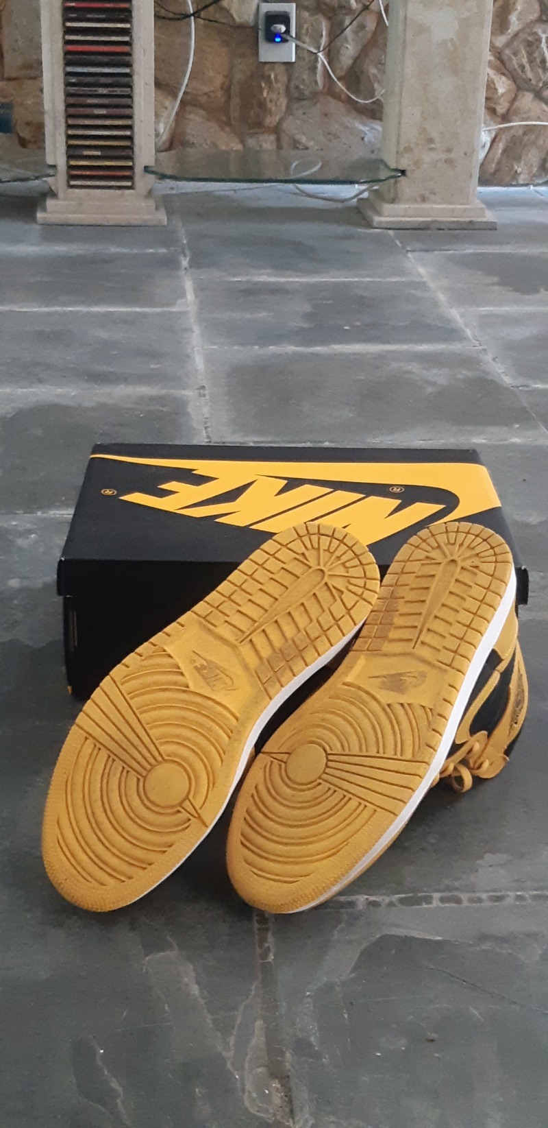 Foto 4 de Air Jordan 1 High Pollen — 42, Usado