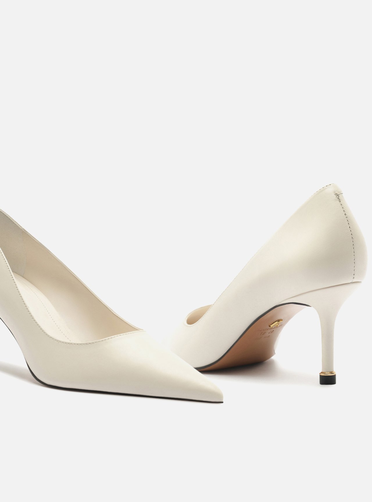 Foto 4 de Scarpin Branco Couro Salto Fino